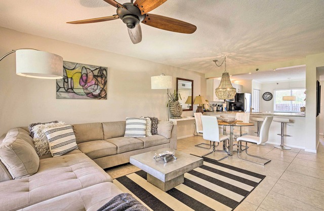 Jupiter Condo w/ Pool Access, Walk to Beach!