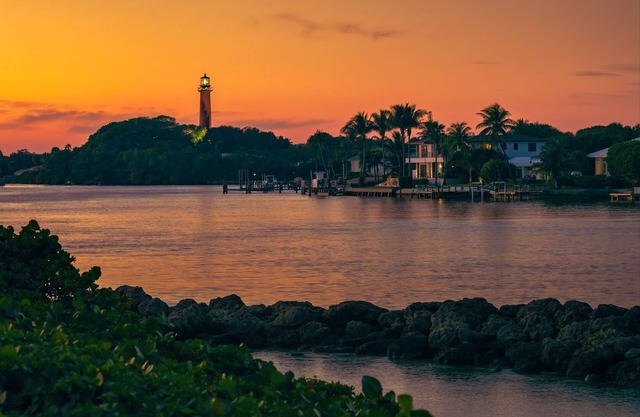 JupRent's -Paradise on the Park - 3bed/3bath - Prime Location near Everything!