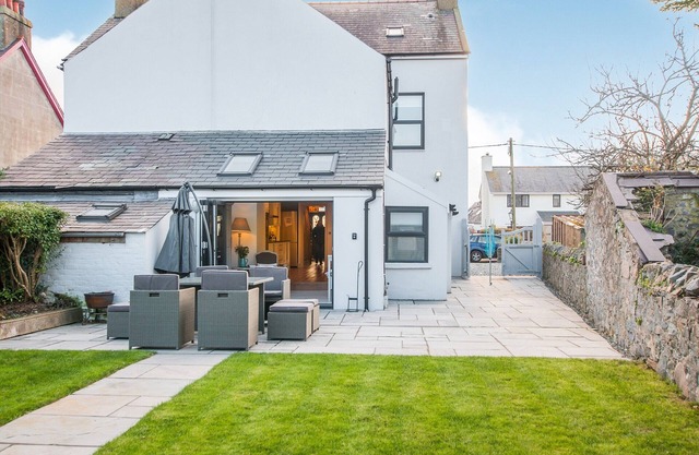 3 bedroom accommodation in Newfyn, Pwllheli