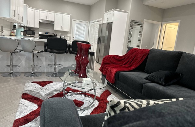 Just Built! Private Luxury: Insta Worthy BRAND NEW Home: Luxurious+COMFORT