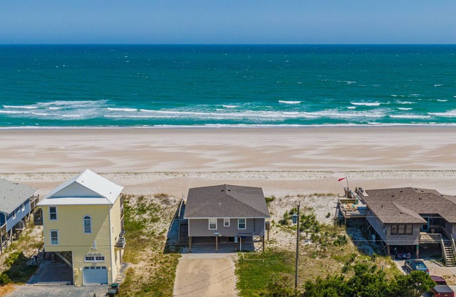 Rebel Inn Incerto: 4 Br / 2 Ba bord de mer à Topsail Beach, pour 8 personnes