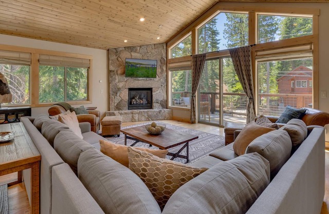 Juste Grand: 5 BR / 4 BA n / a à Homewood, pour 10 personnes