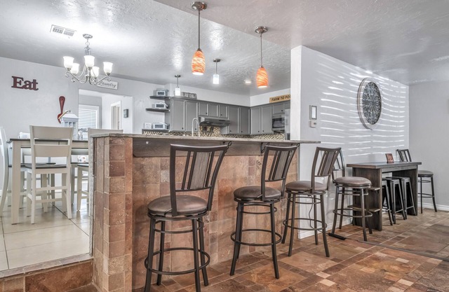 Just Like Home #9: Heart of OKC Spacious Stay for 14 w/ swimming pool and b-ball