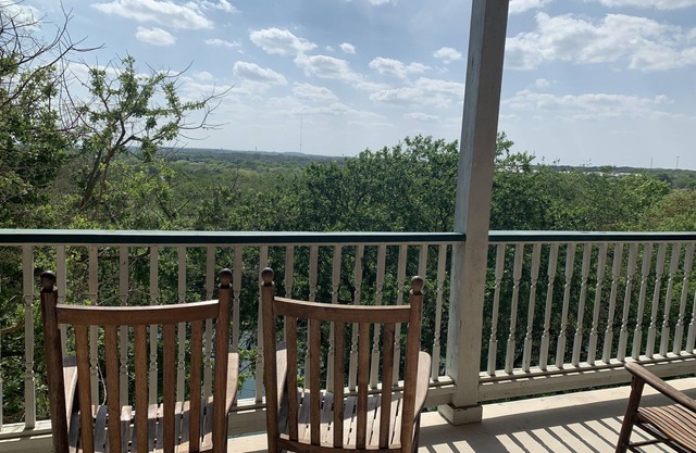 Just steps to everything Gruene!