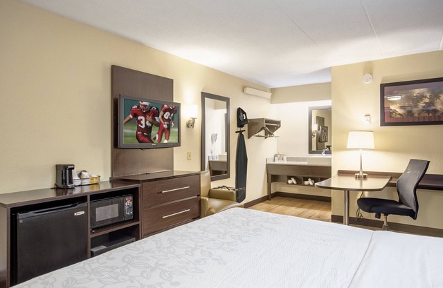 Just What You're Looking For! Free Parking, Pet-friendly Property!