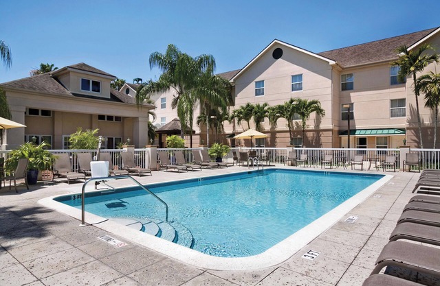 Just What You Were Looking For! 2 Great Units, Short Drive to Bell Tower Shops!