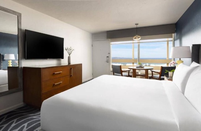 Just What You Were Looking For! FREE Parking, Pets Allowed, Pool, Onsite Dining