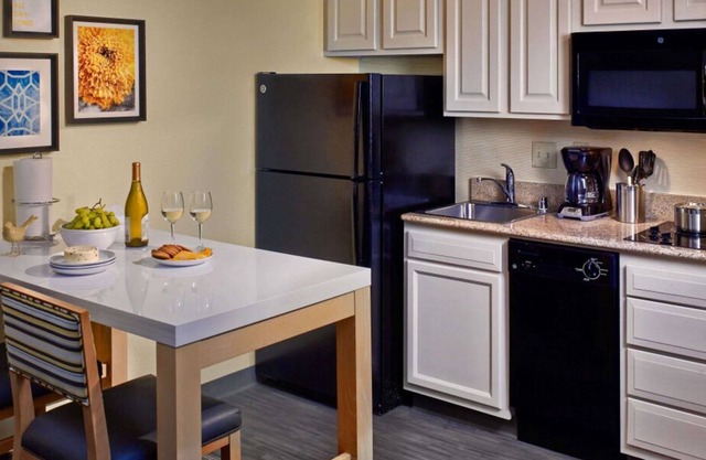 Just What You Were Looking For! Free Breakfast, Free Parking, Pets Allowed
