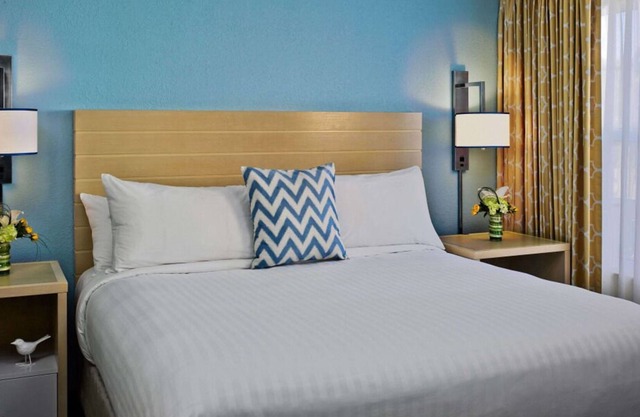 Just What You Were Looking For! 2 Comfortable Units, Free Breakfast & Parking