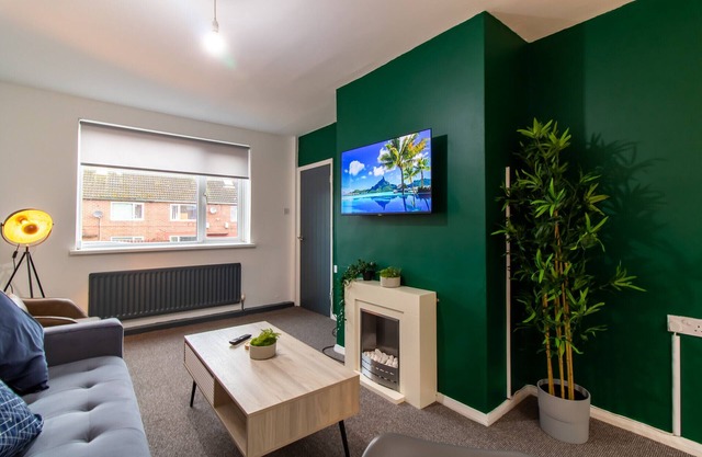 K Suites - Lovely 3 bed House w/free parking