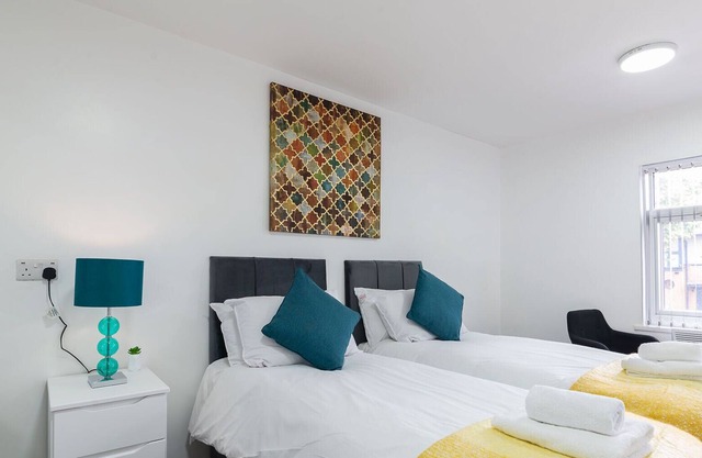 K Suites - Modern Central 2 bed Flat w/free WIFI