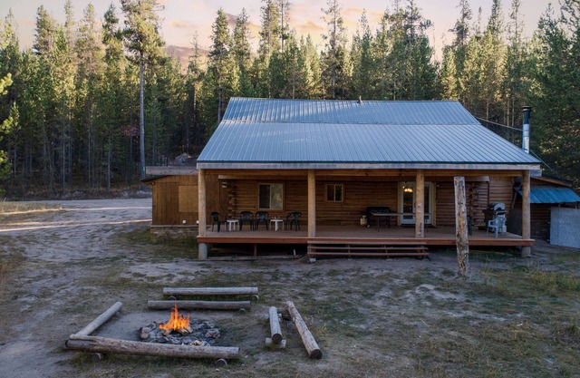 KABINO: Près de Yellowstone! Accès facile et isolé! Pour 20 personnes ... 5 étoiles!