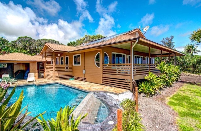 Kai Malolo (Quiet Seas) Oceanfront Eco-Home