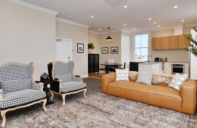 Carlton Villa 3 - Carlton Villa 3: Central location by Hagley Park