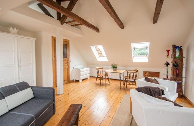 Kanalvilla - Urlaub am Nord-Ostseekanal - zwei Ferienwohnungen im Angebot- eine im Dachgeschoss und eine Wohnung mit Garten