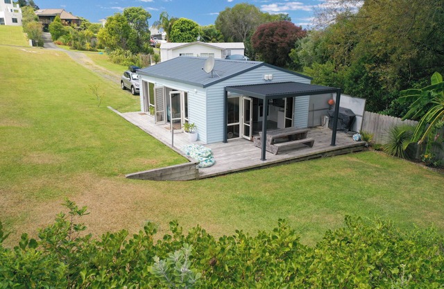 Kanuka Cottage - Affordable luxury accommodation in Managawhai Heads.