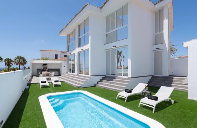 KARAT VILLA TEE - Amarilla Golf