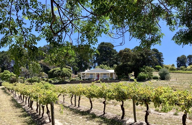 Karawatha Cottages B&B