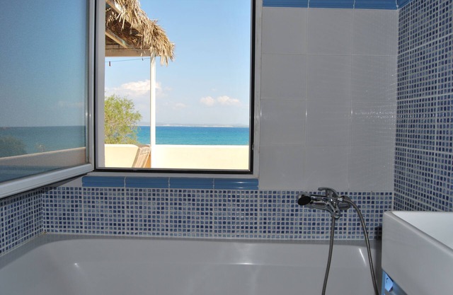 CHIOS - Spiti Anatoli " les pieds dans l'eau" direct sur plage de sable fin