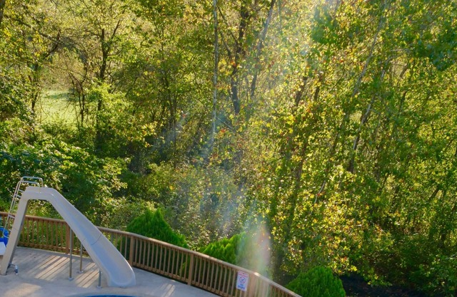 Karis Cottage - Private Pool and Dock on 20 Lakefront Acres