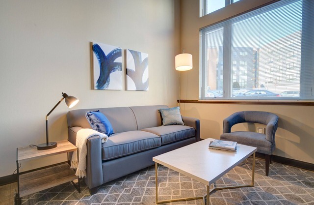 Kasa | Milwaukee | Exquisite 1BD/1BA Downtown Apartment