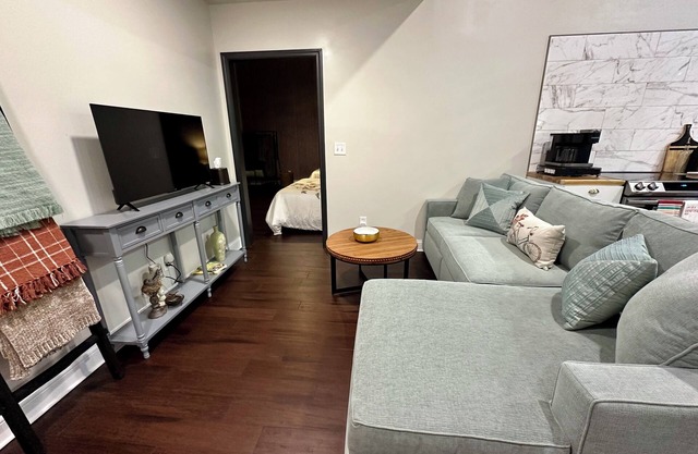 The Katy Suite, 2 Queen Beds, Near Hermann Wineries & Dining