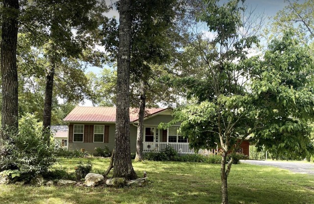 Kayak on the River! Relaxed Rec-friendly King Bed Home