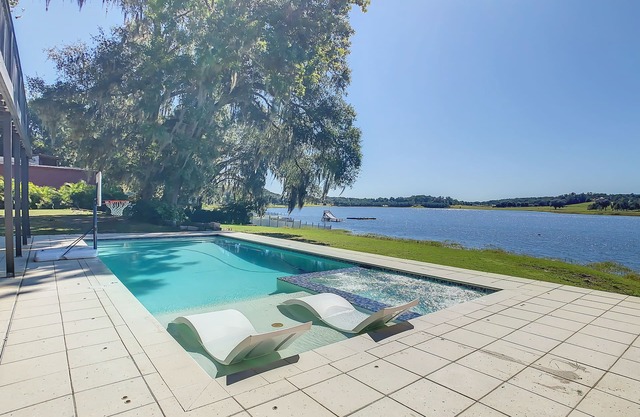 * Disponibilité été * LUXURY Private LAKEFRONT RETREAT