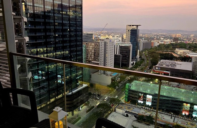 KD Suites in Uptown Parksuites Tower 2 BGC