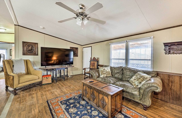‘Keane Ranch 2’ Mtn Cabin w/ 300 Acres in Ozark!