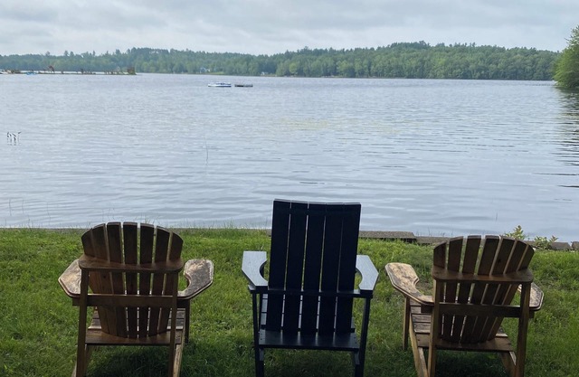 Keddy Cove Retreat - 3 Bedroom Lakefront Cottage with incredible views!