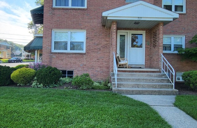 Keep it simple at this peaceful and centrally-located place.