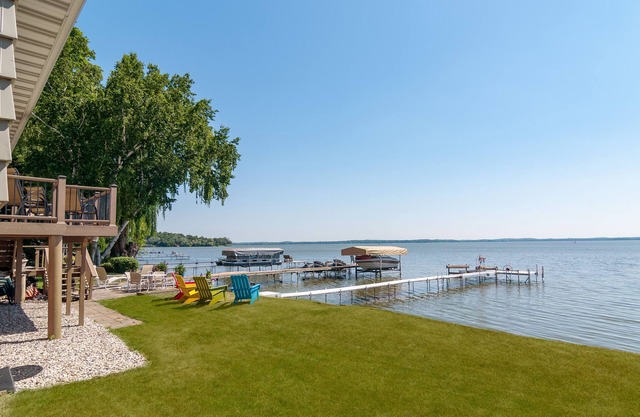 Chalet Kegonsa: 5Br / 3Ba Lake Home