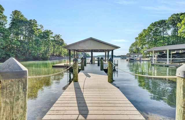 Kelly Kove - Beach Area Sleeps 14!