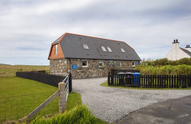 KELP COTTAGE, pet friendly in Daliburgh, Isle Of South Uist
