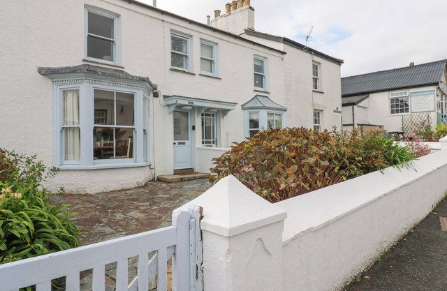 KELSEY, family friendly, character holiday cottage in Portscatho