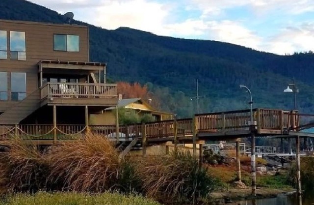 LUXE DE LAC FRONT! 3 STORY, 3 BR / 2B QUAI PRIVÉ à côté de Soda Hot Springs