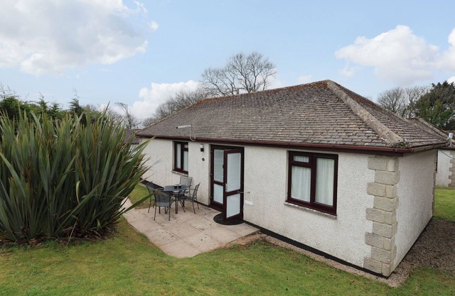 KENEGIE COTTAGE, family friendly, country holiday cottage in Penzance