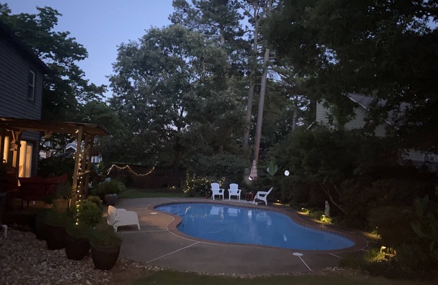 Kennesaw Garden Pool House-Stay close to everything; Lake Point, Braves, and KSU