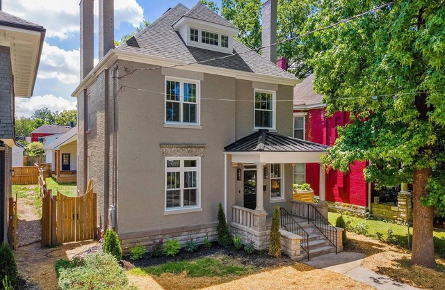 Kentucky Dream! 4BR, 3BA, 2Car-G/Covered Backyard Stage, 1-Mile from Rupp!