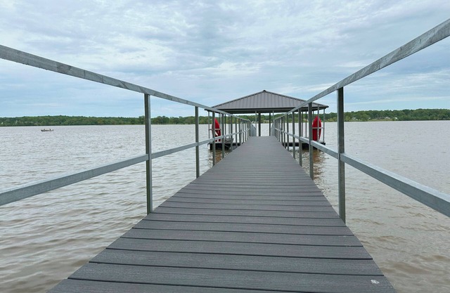 Kentucky Lake 3-bed Mobile Home Cabins - shared dock access WiFi, & Bald eagles!