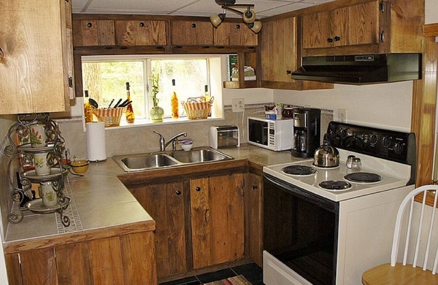 Kentucky River Cottages ~ 1st Floor Suite ~ On The Bourbon Trail!