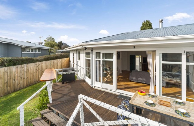 Kererū Lodge – Two Mile Bay Holiday Home, TWO MILE BAY