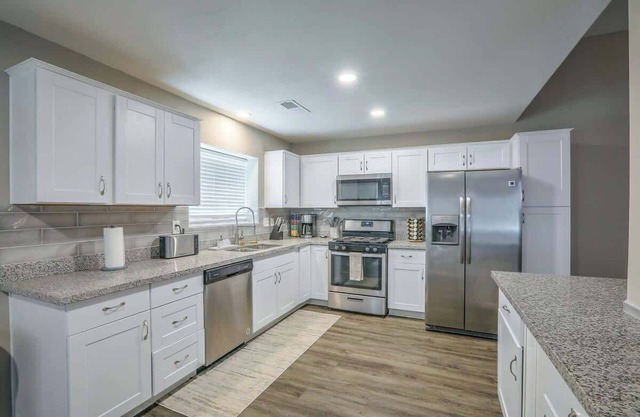 Luxury KERRY 3 BR/2BA