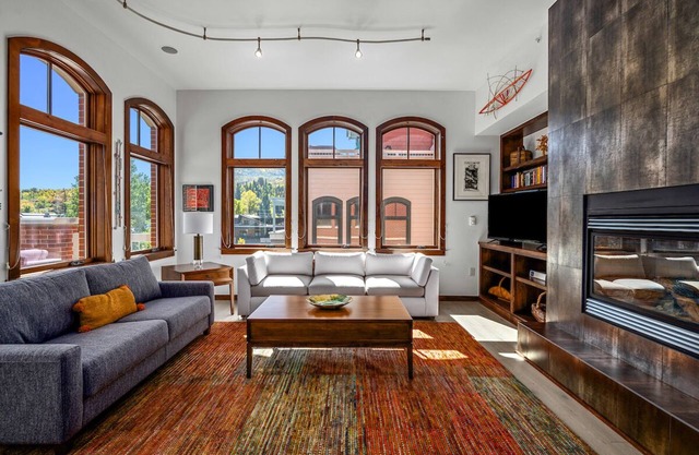 Kestrel Corner, Prime Downtown Location, Views Galore, Tastefully Appointed!!