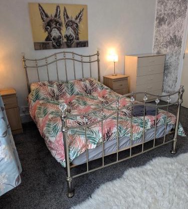 Kettering Town Vacations Free WiFi & Long stay with Shared Bathroom, lounge & kitchen Double & Single rooms available