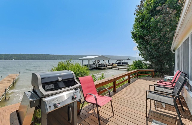 Keuka Lakefront Cabin w/Private Dock + Rowboat