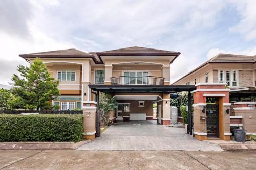 Kevin's Pool Villa at Chiang Mai - 4BDR 4Bath Airport & Old City 5min