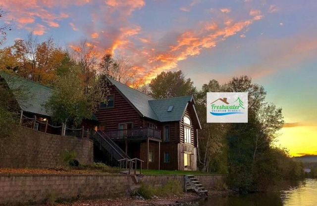 Keweenaw's Houghton Haven: Gorgeous all-seasons waterfront home!
