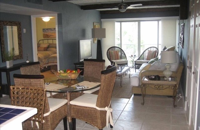Key Biscayne - Exquis Beach Condo - 1 pâté de maisons de la plage